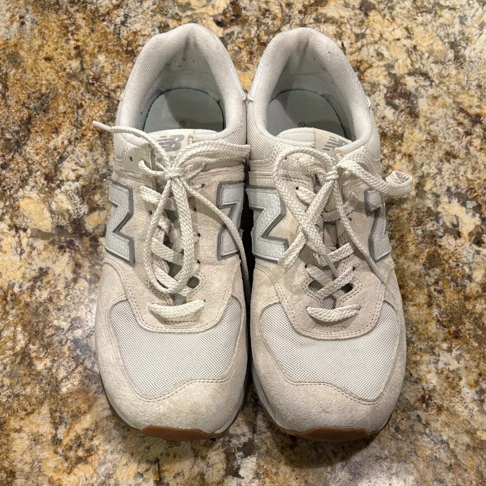 New Balance 574 Men’s Off-White and Gray Sneakers - Picture 2 of 6